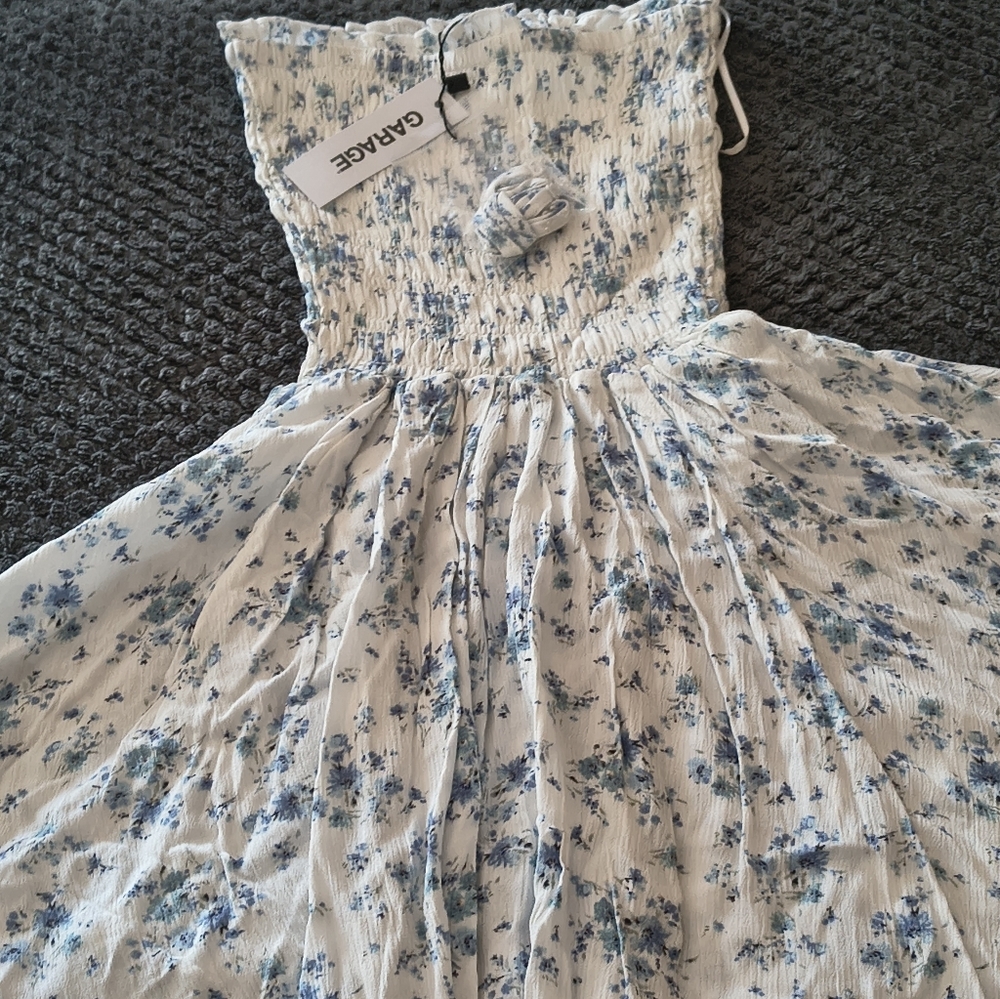 Garage : Light Blue and White Floral ,$25.